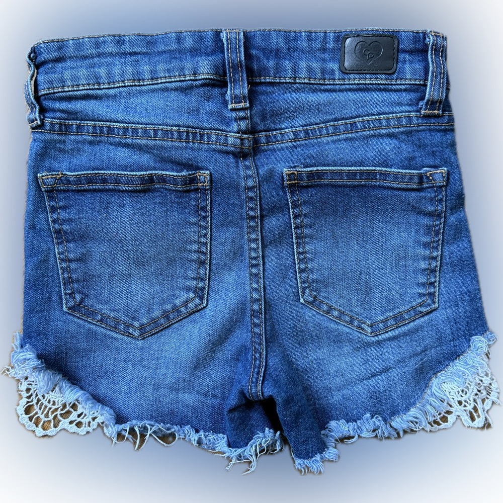 Girls celebrity pink cut off lace jeans shorts - Picture 2 of 3